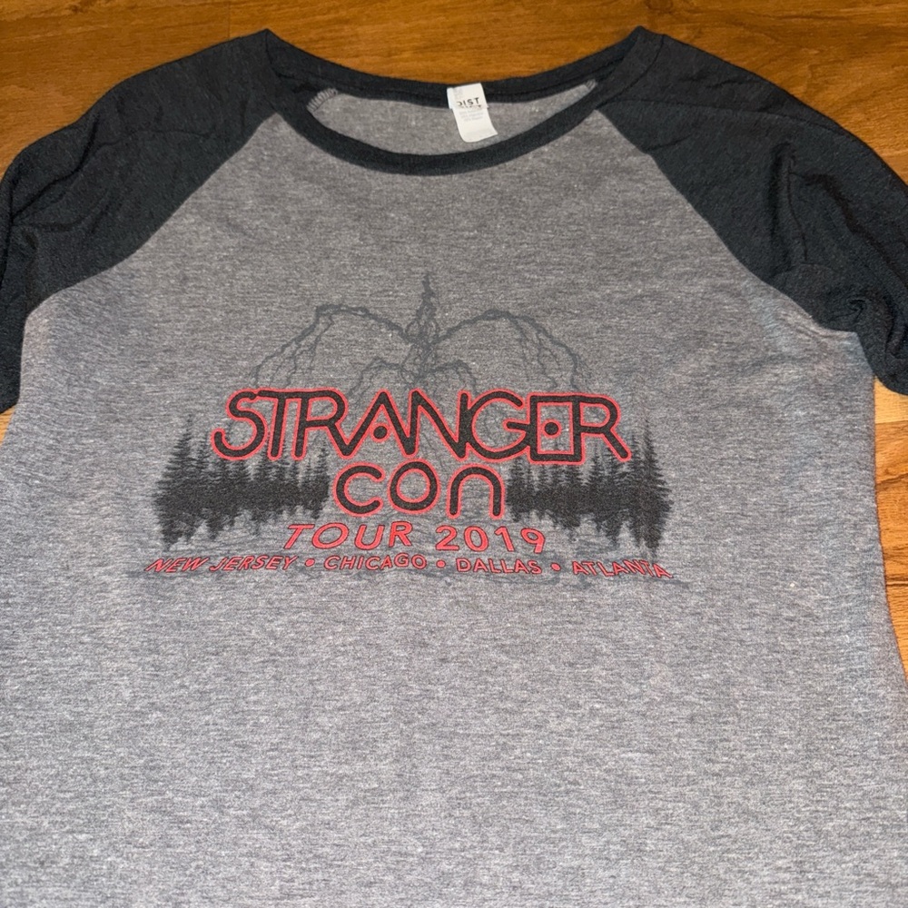 Size Medium Stranger Things Stranger Con Tour 201… - image 2